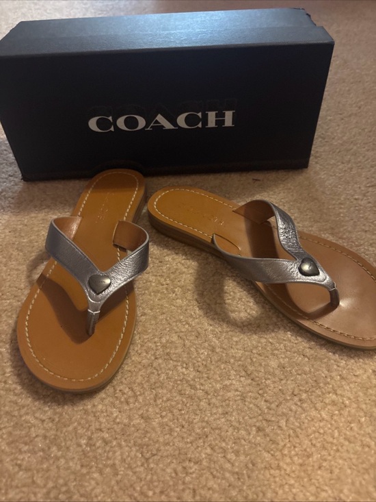 Coach Shoes - COACH Women's Silver Leather Heart-Accent Thong Sandals Ellis style FG2098 5.5B
